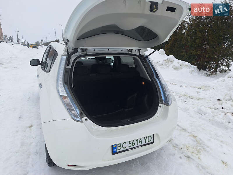 Хэтчбек Nissan Leaf 2013 в Городке