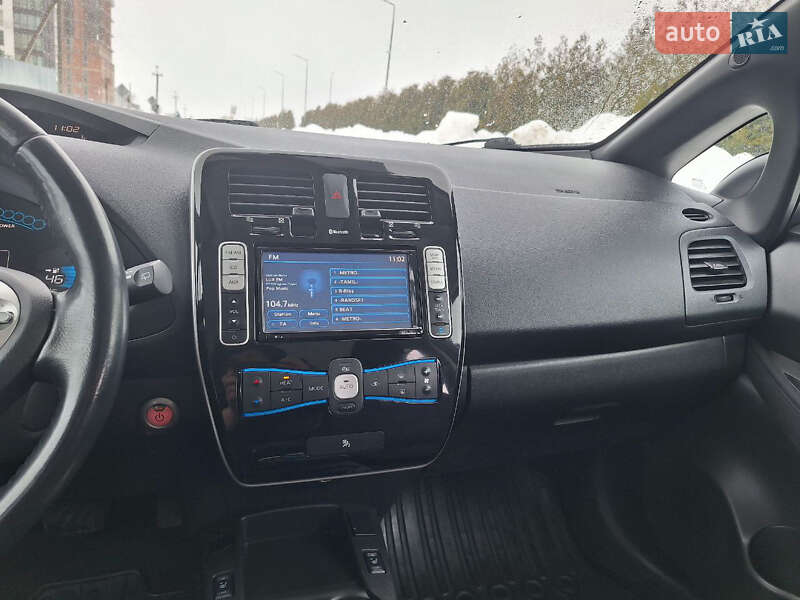 Хэтчбек Nissan Leaf 2013 в Городке