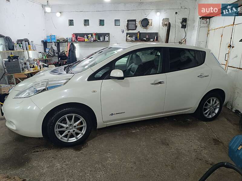 Хэтчбек Nissan Leaf 2016 в Ровно