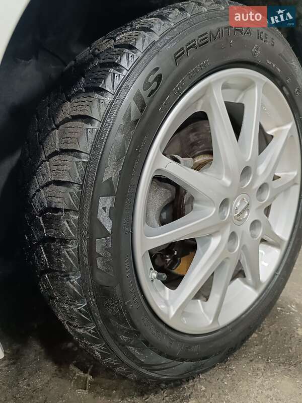 Хэтчбек Nissan Leaf 2016 в Ровно