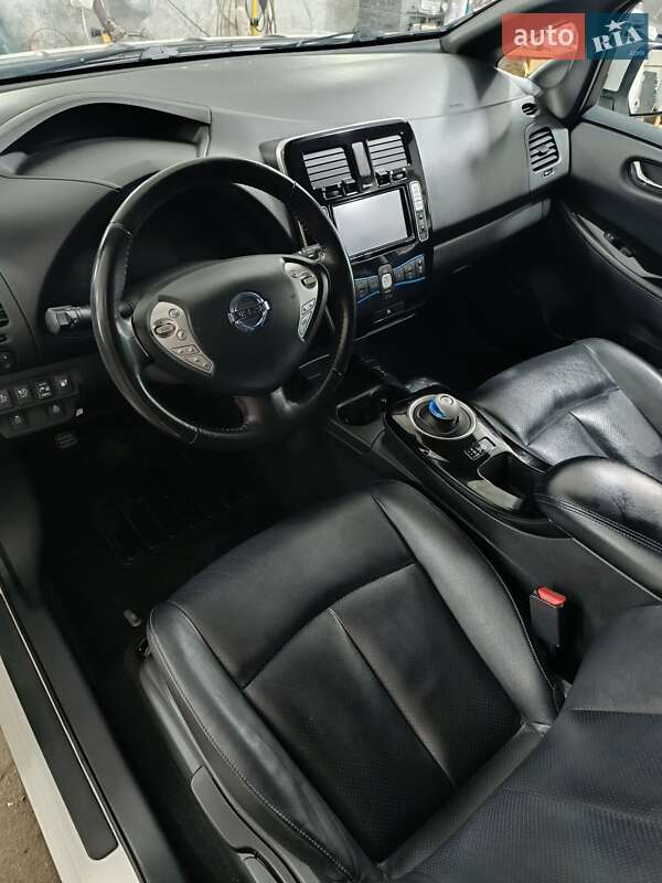 Хэтчбек Nissan Leaf 2016 в Ровно