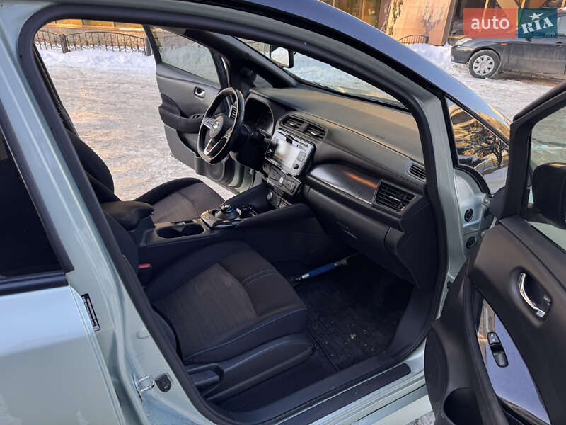 Хэтчбек Nissan Leaf 2018 в Ровно
