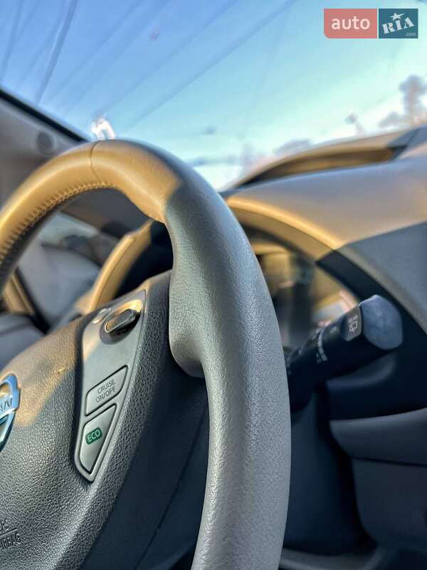 Хэтчбек Nissan Leaf 2015 в Одессе