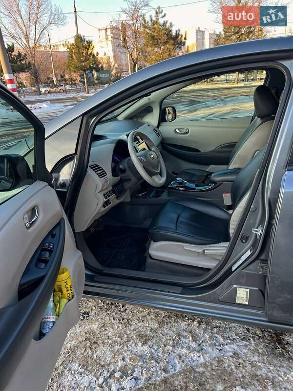 Хэтчбек Nissan Leaf 2015 в Одессе