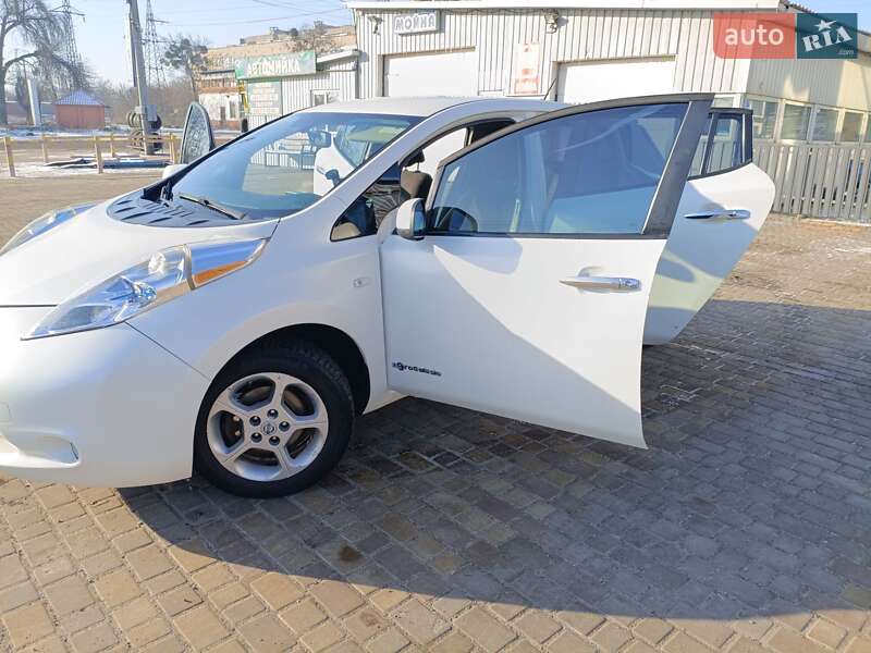 Хэтчбек Nissan Leaf 2013 в Знаменке фото 19 Хэтчбек Nissan Leaf 2013 в Знаменке