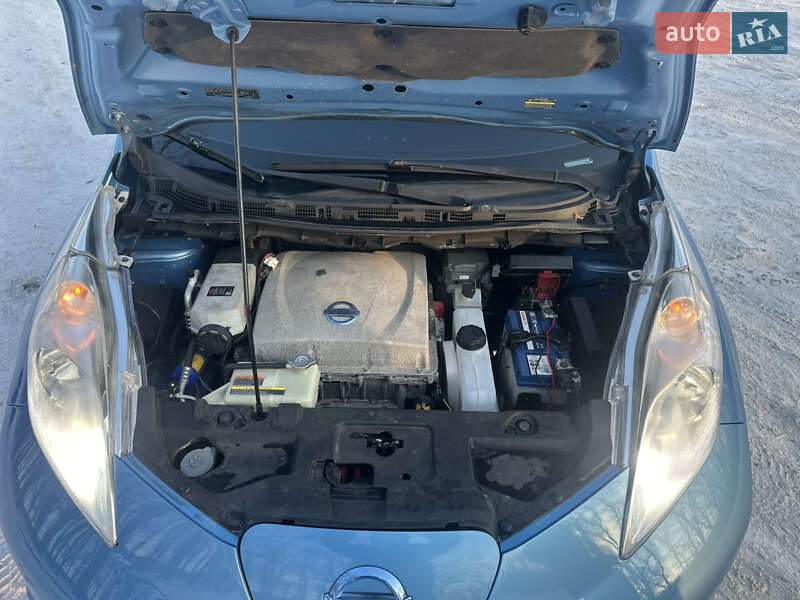 Хэтчбек Nissan Leaf 2014 в Умани