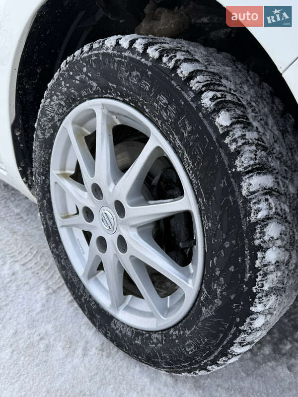 Хэтчбек Nissan Leaf 2014 в Житомире