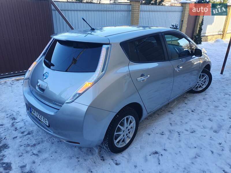Хэтчбек Nissan Leaf 2013 в Горе фото 30 Хэтчбек Nissan Leaf 2013 в Горе
