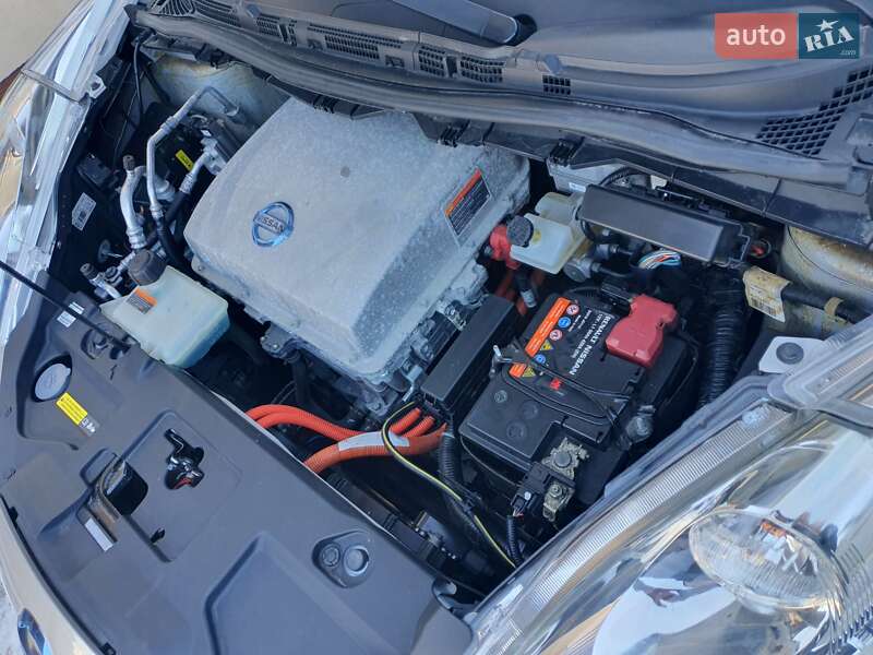 Хэтчбек Nissan Leaf 2013 в Горе фото 40 Хэтчбек Nissan Leaf 2013 в Горе