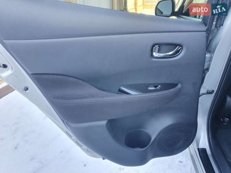 Хэтчбек Nissan Leaf 2013 в Горе фото 66 Хэтчбек Nissan Leaf 2013 в Горе