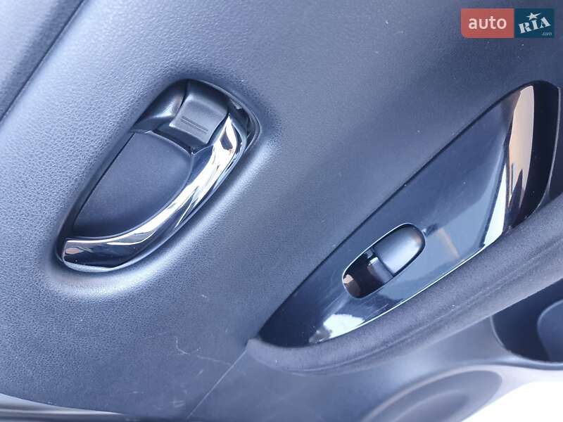 Хэтчбек Nissan Leaf 2013 в Горе фото 79 Хэтчбек Nissan Leaf 2013 в Горе