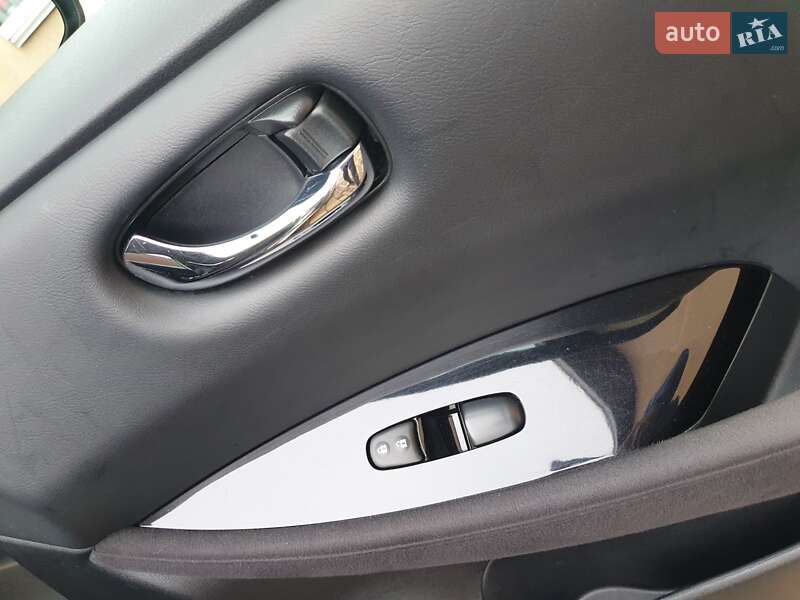Хэтчбек Nissan Leaf 2013 в Горе фото 72 Хэтчбек Nissan Leaf 2013 в Горе