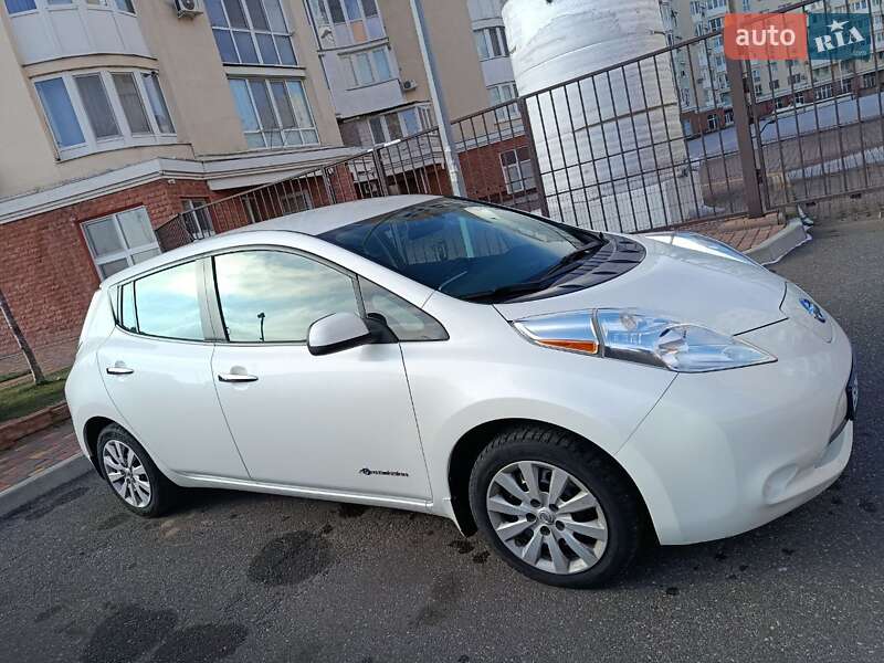 Хэтчбек Nissan Leaf 2015 в Николаеве фото Хэтчбек Nissan Leaf 2015 в Николаеве