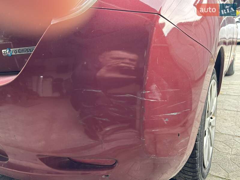 Хетчбек Nissan Leaf 2015 в Києві фото 12 Хетчбек Nissan Leaf 2015 в Києві