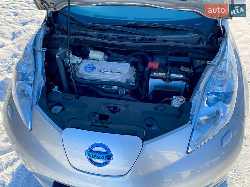 Хэтчбек Nissan Leaf 2012 в Львове