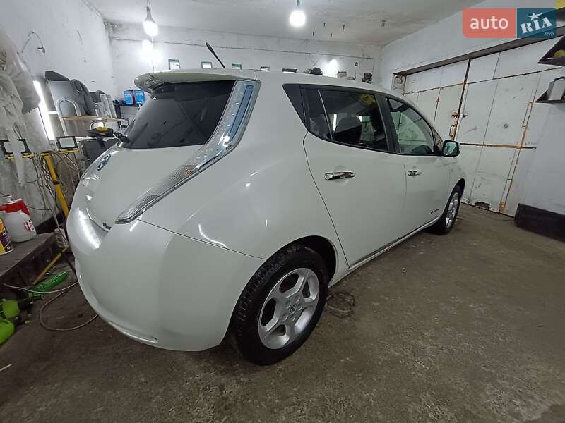 Хэтчбек Nissan Leaf 2014 в Ровно