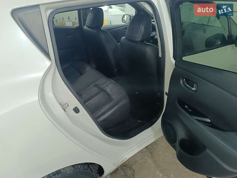 Хэтчбек Nissan Leaf 2014 в Ровно