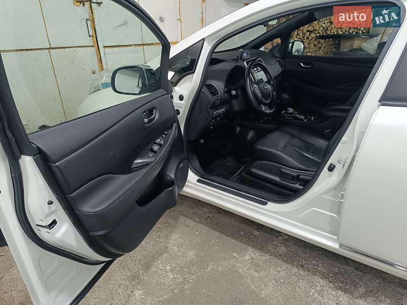 Хэтчбек Nissan Leaf 2014 в Ровно