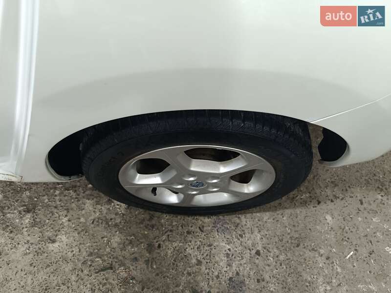 Хэтчбек Nissan Leaf 2014 в Ровно