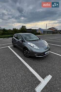 Хетчбек Nissan Leaf 2013 в Чернівцях