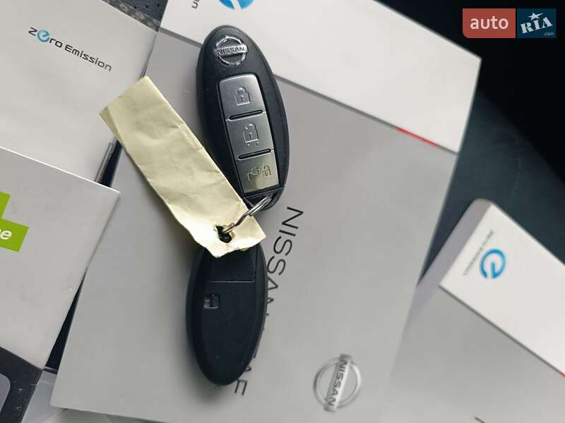 Хэтчбек Nissan Leaf 2014 в Ровно