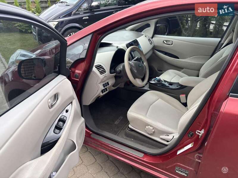 Хетчбек Nissan Leaf 2012 в Дніпрі