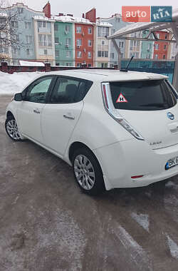 Хэтчбек Nissan Leaf 2014 в Ровно