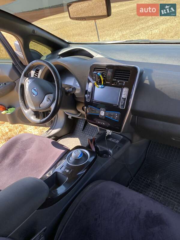 Хетчбек Nissan Leaf 2013 в Миколаєві