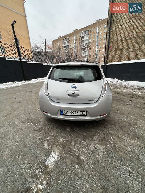 Хэтчбек Nissan Leaf 2016 в Киеве