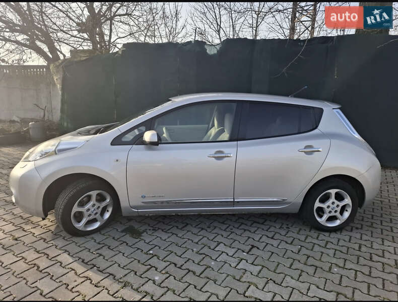 Хэтчбек Nissan Leaf 2012 в Одессе фото Хэтчбек Nissan Leaf 2012 в Одессе