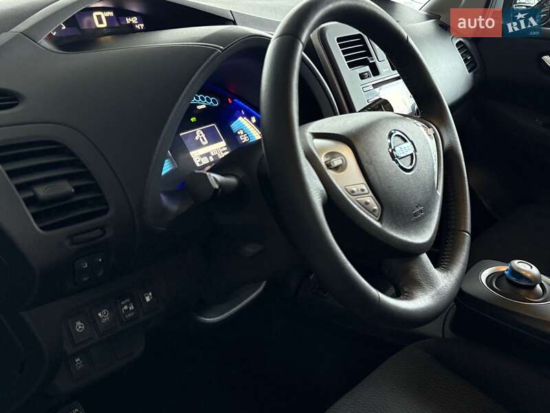 Хетчбек Nissan Leaf 2015 в Одесі