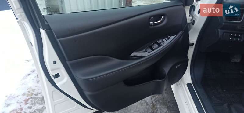 Хетчбек Nissan Leaf 2018 в Пісочині