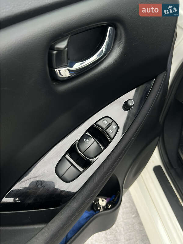 Хетчбек Nissan Leaf 2020 в Самборі