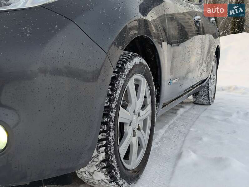 Хетчбек Nissan Leaf 2013 в Дрогобичі