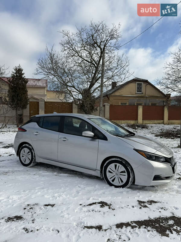 Хетчбек Nissan Leaf 2024 в Одесі
