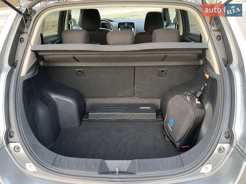 Хетчбек Nissan Leaf 2015 в Дніпрі