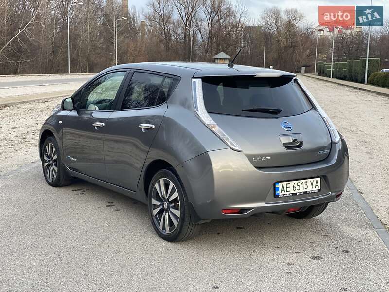 Хетчбек Nissan Leaf 2015 в Дніпрі