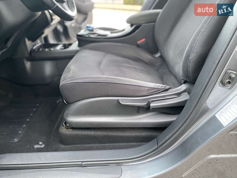 Хетчбек Nissan Leaf 2015 в Дніпрі