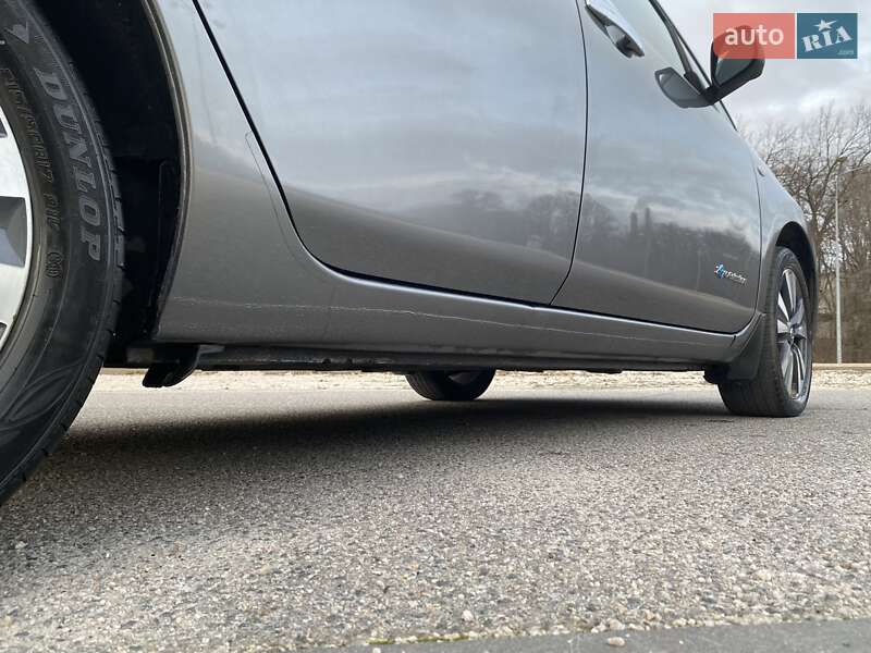 Хетчбек Nissan Leaf 2015 в Дніпрі