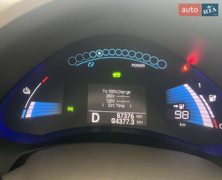 Хэтчбек Nissan Leaf 2012 в Великих Лазах