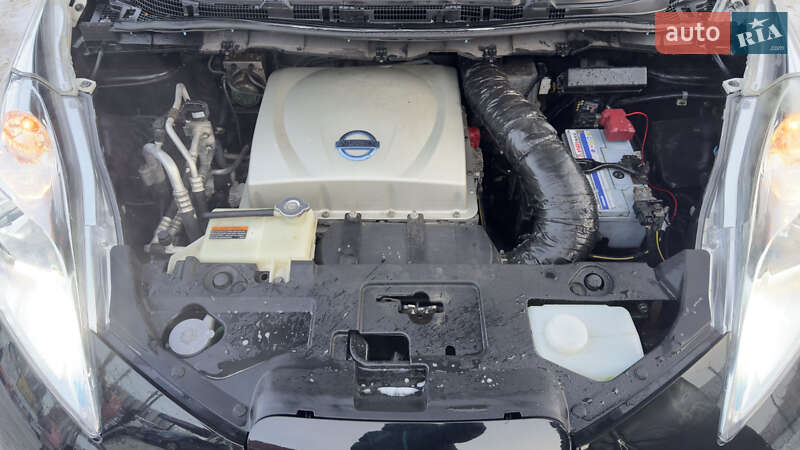 Хетчбек Nissan Leaf 2015 в Полтаві