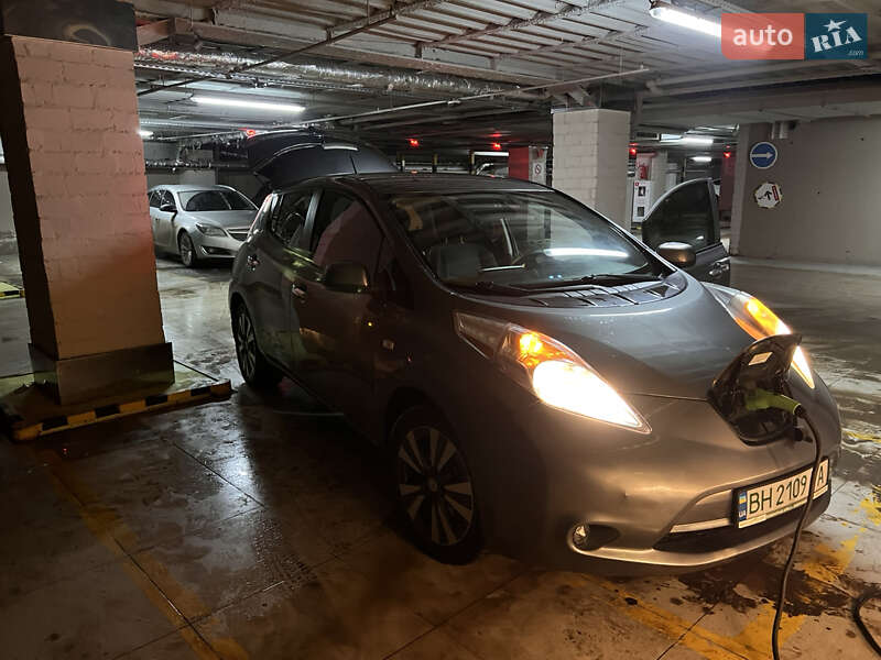 Хетчбек Nissan Leaf 2015 в Одесі