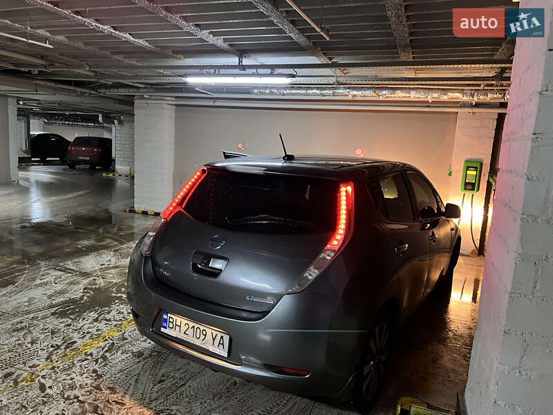 Хетчбек Nissan Leaf 2015 в Одесі