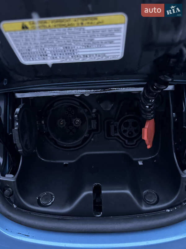 Хэтчбек Nissan Leaf 2013 в Одессе