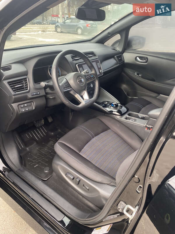 Хэтчбек Nissan Leaf 2022 в Днепре