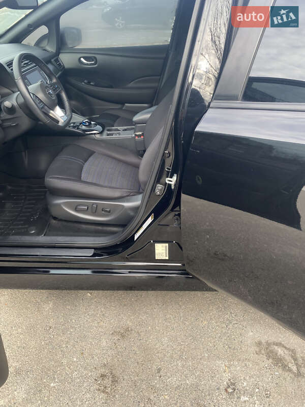 Хэтчбек Nissan Leaf 2022 в Днепре