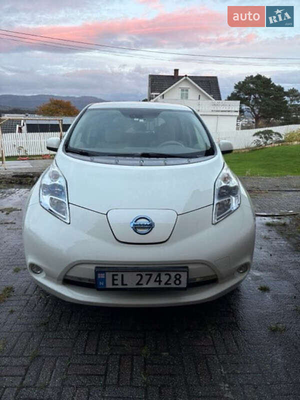 Хэтчбек Nissan Leaf 2012 в Стрые
