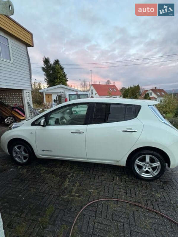 Хэтчбек Nissan Leaf 2012 в Стрые