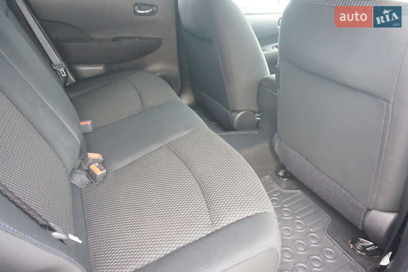 Хэтчбек Nissan Leaf 2013 в Самборе