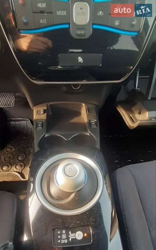 Хэтчбек Nissan Leaf 2015 в Ужгороде